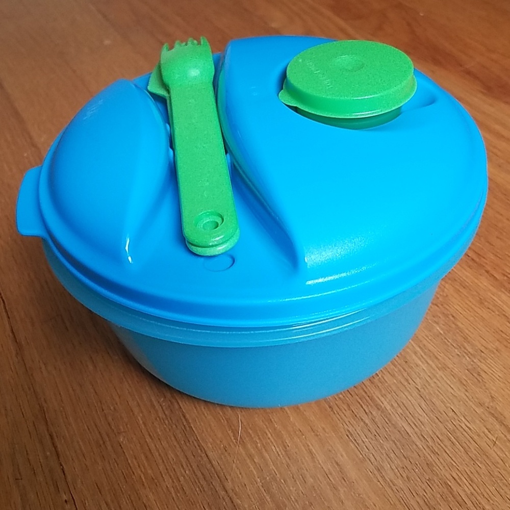 Tupperware Salad Kit with a Spoon and a fork